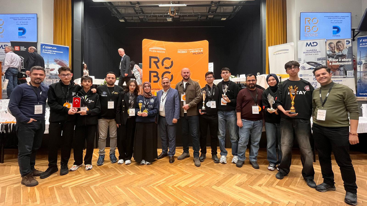 Bursa Erkek Lisesi Robot Takımı Dünya İkincisi Oldu