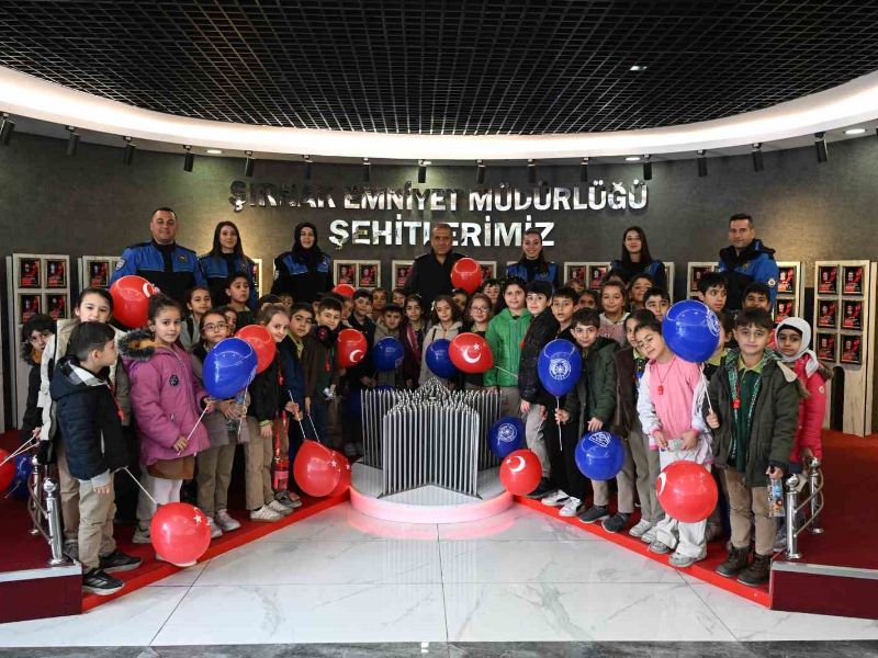 Polis Haftası’nda Miniklerden Anlamlı Sürpriz