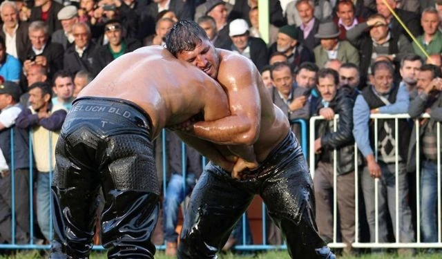 Kepez’de Sezonun İlk Başpehlivanı Enes Doğan Oldu