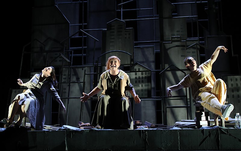 Manisa Tiyatro Festivali’nde Üç Kuşağın Hikâyesi Sahneye Taşındı