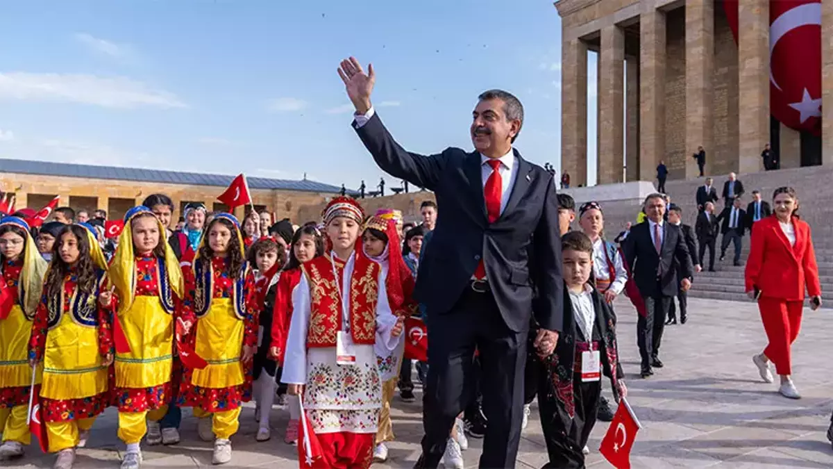 23 Nisan’da Bakan Tekin’den Anıtkabir ziyareti