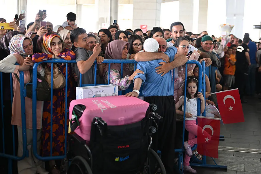 Hacılar Vatana Dönüşte Duygusal Anlar Yaşadı