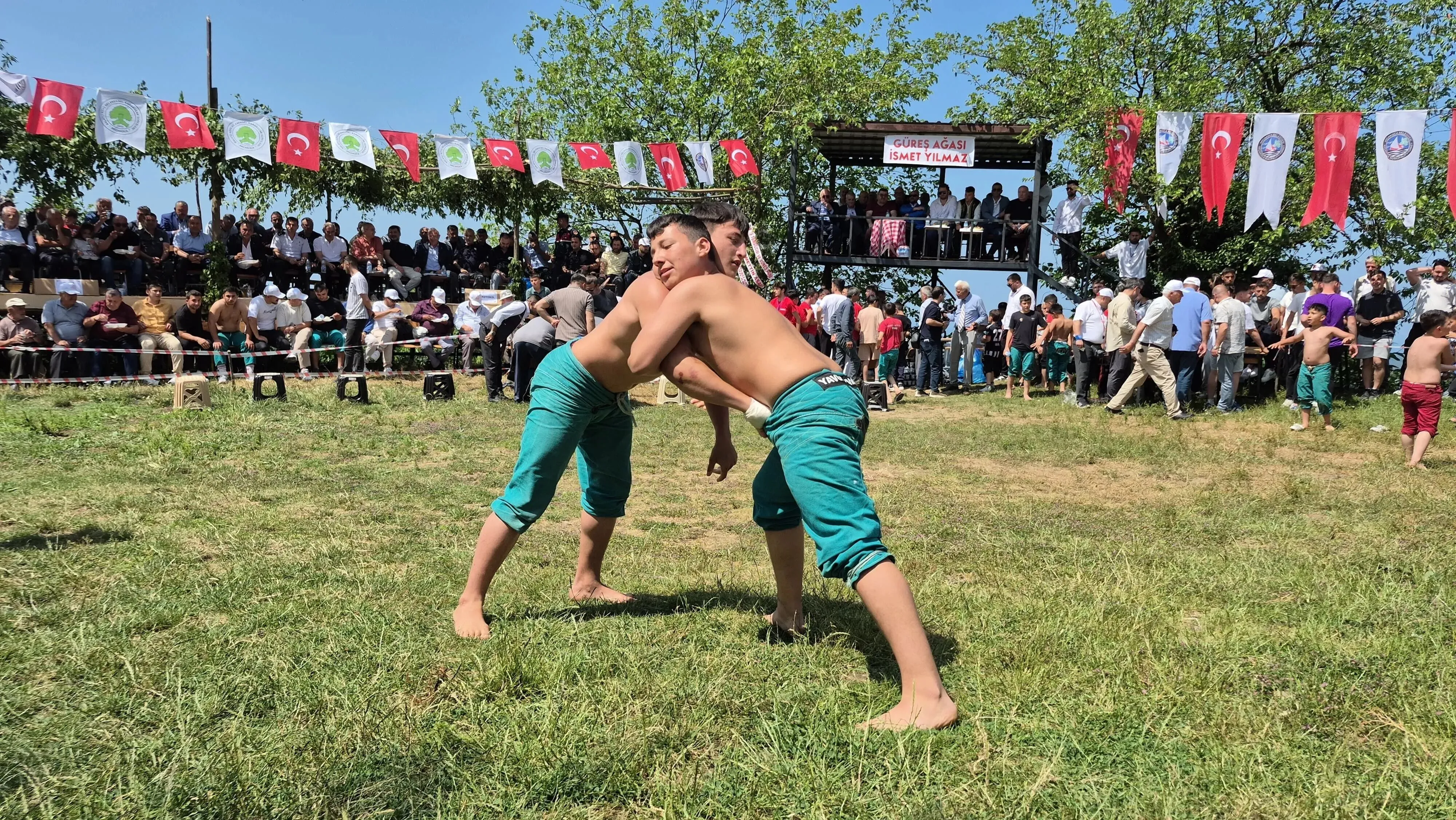 700 Yıllık Karakucak Güreşi Geleneği Düzce'de Yaşatıldı