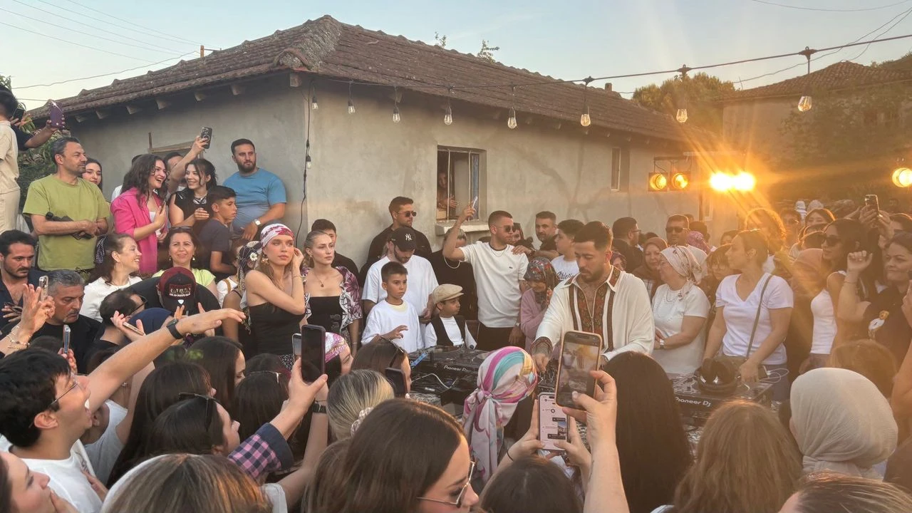 Mahmut Orhan’dan Ata Toprağında Konser