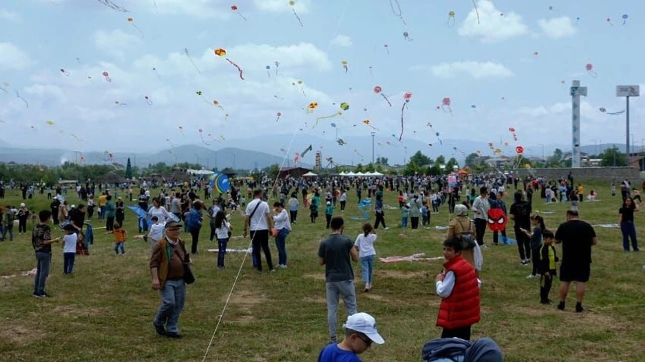 Zonguldak’ta Uçurtma Şenliği ile Gökyüzü Renklendi